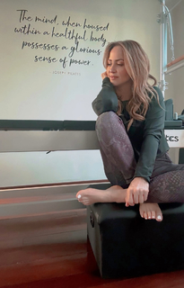 Andrea Legarreta feet photo thumbnail