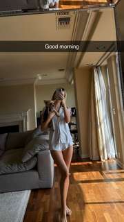Pia Mia feet photo 3