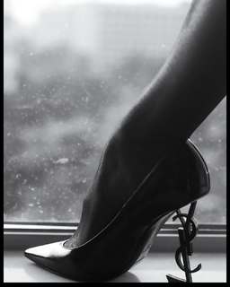 Jacqueline Fernandez feet photo thumbnail