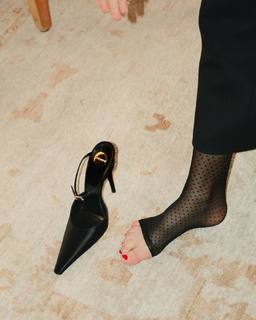 Abigail Spencer feet photo thumbnail