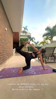 Larissa Manoela feet photo thumbnail