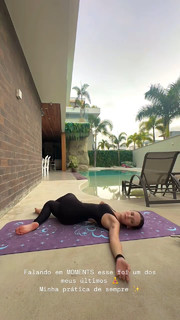 Larissa Manoela feet photo thumbnail