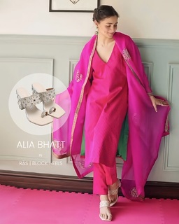 Alia Bhatt feet photo thumbnail