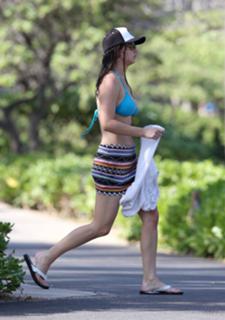 Jennifer Lawrence feet photo thumbnail