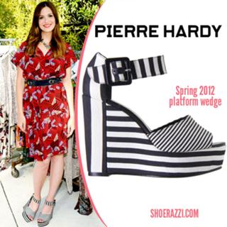 Mandy Moore feet photo thumbnail