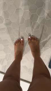 Queen Naija feet photo thumbnail