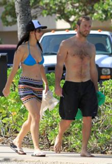 Jennifer Lawrence feet photo thumbnail