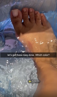 Queen Naija feet photo thumbnail