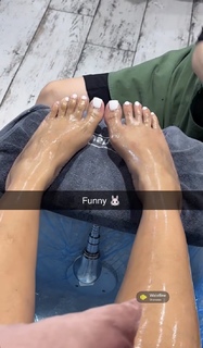 Queen Naija feet photo thumbnail