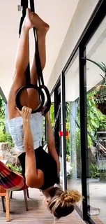 Carolina Dieckmann feet photo thumbnail