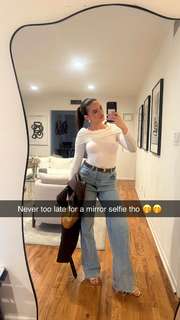 Natalie Noel Mariduena feet photo thumbnail