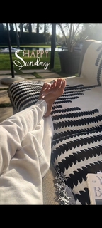 Brooke Burke feet photo thumbnail