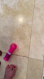Nicole Neumann feet photo thumbnail