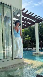 Brittney Smith feet photo thumbnail