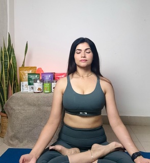 Poonam Yadav feet photo thumbnail