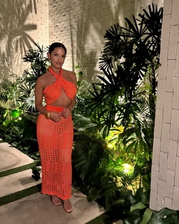 Rocsi Diaz feet photo thumbnail