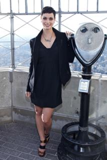 Morena Baccarin feet photo thumbnail