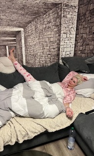 Daniela Katzenberger feet photo thumbnail