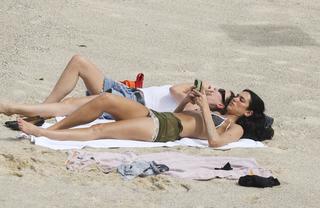 Dua Lipa feet photo thumbnail