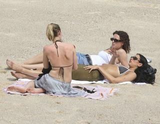 Dua Lipa feet photo thumbnail