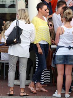 Charlize Theron feet photo thumbnail