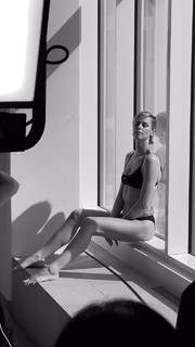 Federica Pellegrini feet photo thumbnail