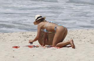 Flávia Alessandra feet photo thumbnail