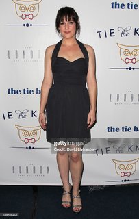 Melanie Lynskey feet photo 3