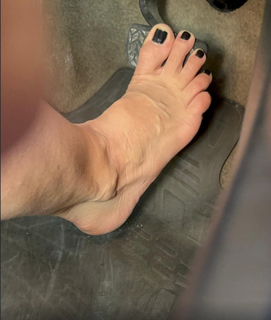 Franciely Freduzeski feet photo thumbnail
