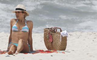 Flávia Alessandra feet photo thumbnail