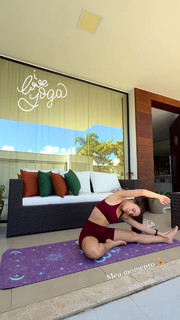 Larissa Manoela feet photo thumbnail