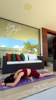 Larissa Manoela feet photo thumbnail