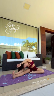 Larissa Manoela feet photo thumbnail