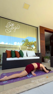 Larissa Manoela feet photo thumbnail