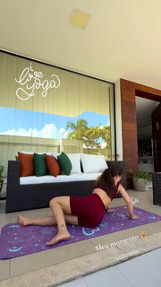 Larissa Manoela feet photo thumbnail