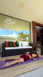 Larissa Manoela feet photo thumbnail