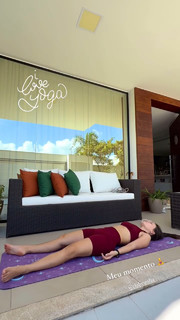 Larissa Manoela feet photo thumbnail