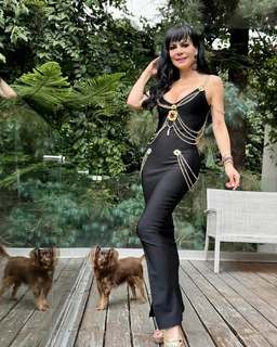 Maribel Guardia feet photo thumbnail