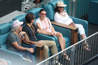 Millie Bobby Brown feet photo thumbnail
