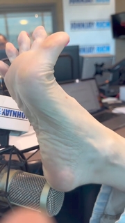 Kyle Unfug feet photo thumbnail
