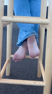 Kyle Unfug feet photo thumbnail