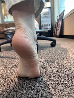 Kyle Unfug feet photo thumbnail