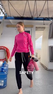 Justine Ezarik feet photo thumbnail