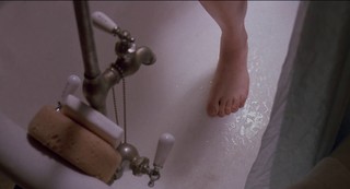 Jennifer Jason Leigh feet photo 3