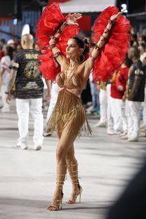 Deborah Secco feet photo thumbnail