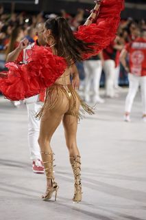 Deborah Secco feet photo thumbnail