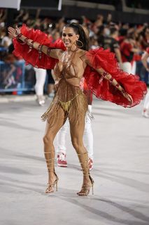 Deborah Secco feet photo thumbnail