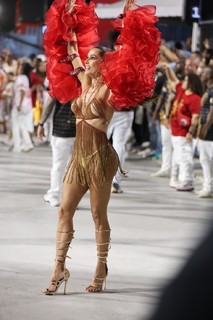 Deborah Secco feet photo thumbnail