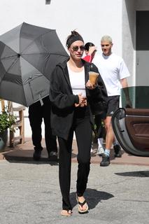 Hailey Bieber feet photo thumbnail
