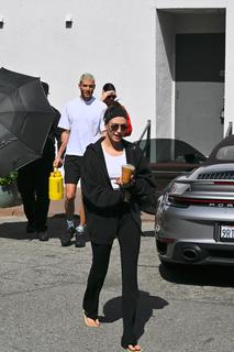 Hailey Bieber feet photo thumbnail